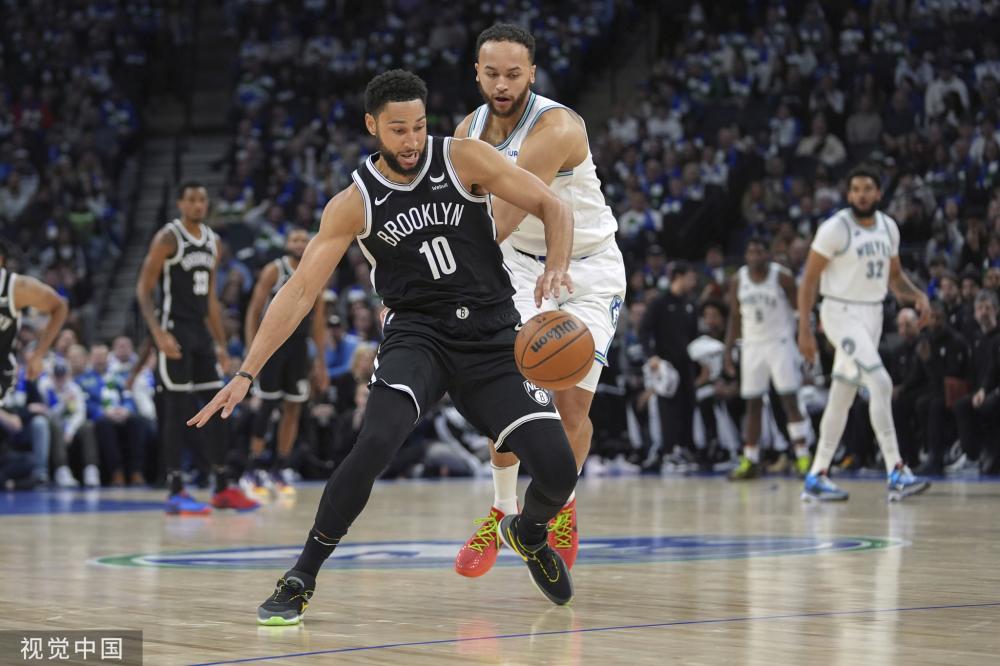 对球员们努 对球员们努